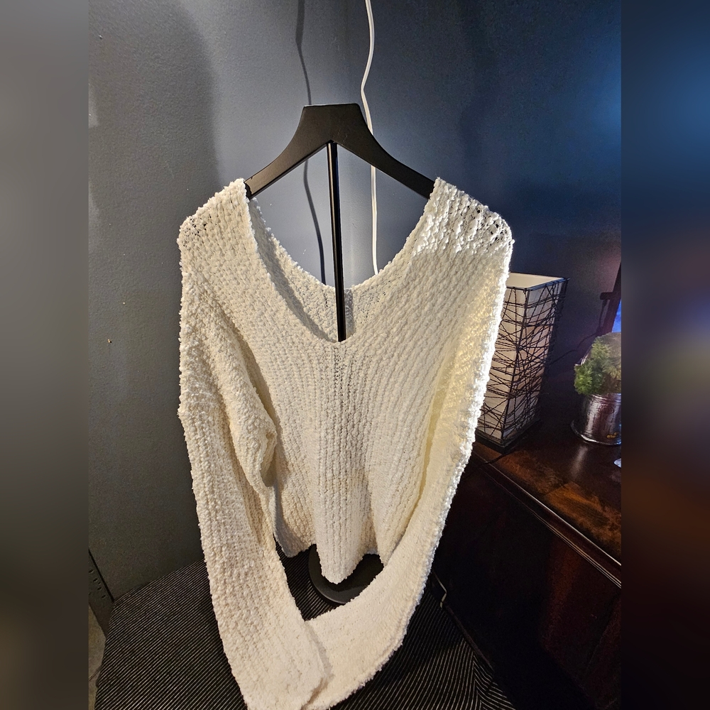 Rue21 Cream V-Neck Sweater